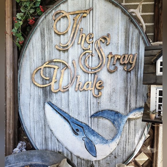 thestraywhale